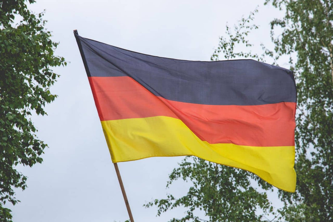 Die deutsche Flagge weht.