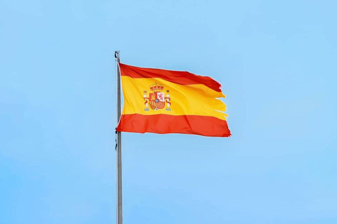 Spanische Flagge weht