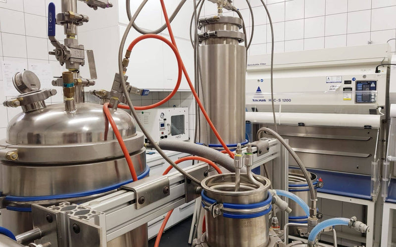 Verarbeitungs- und Filteranlage aus Edelstahl im Labor von Formula Swiss