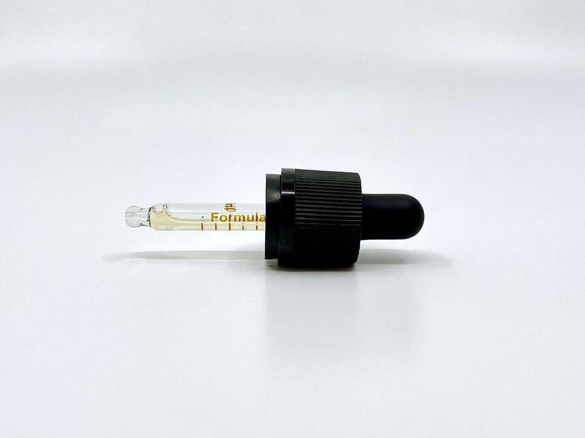 Orange Öl Pipette weißer Hintergrund