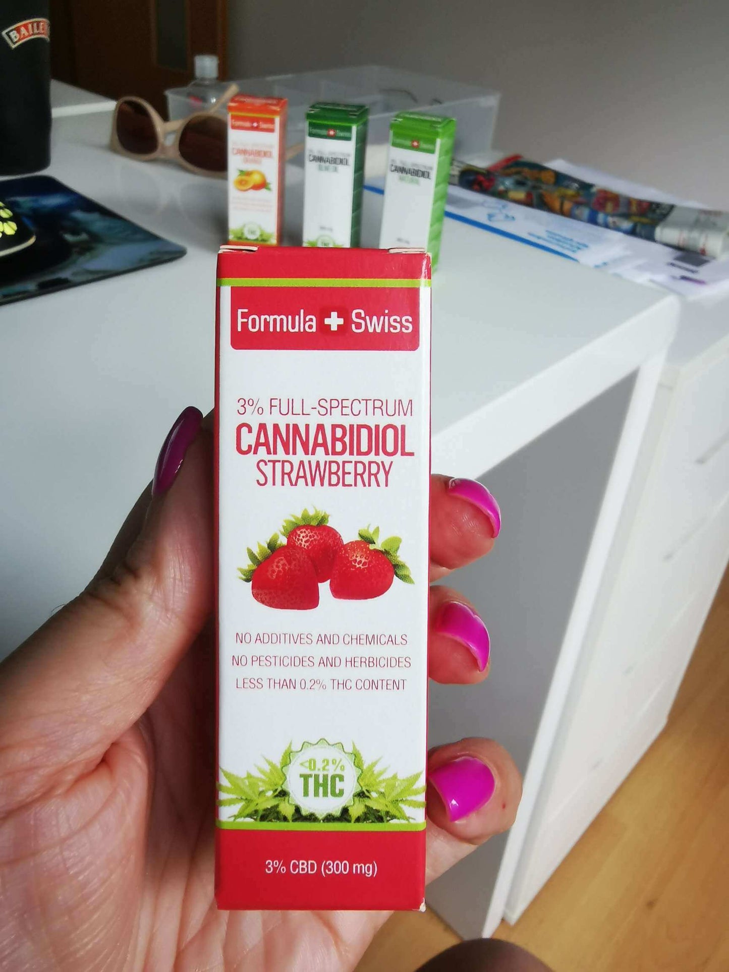 Formel Schweizer Bio-CBD Öl in Erdbeeröl