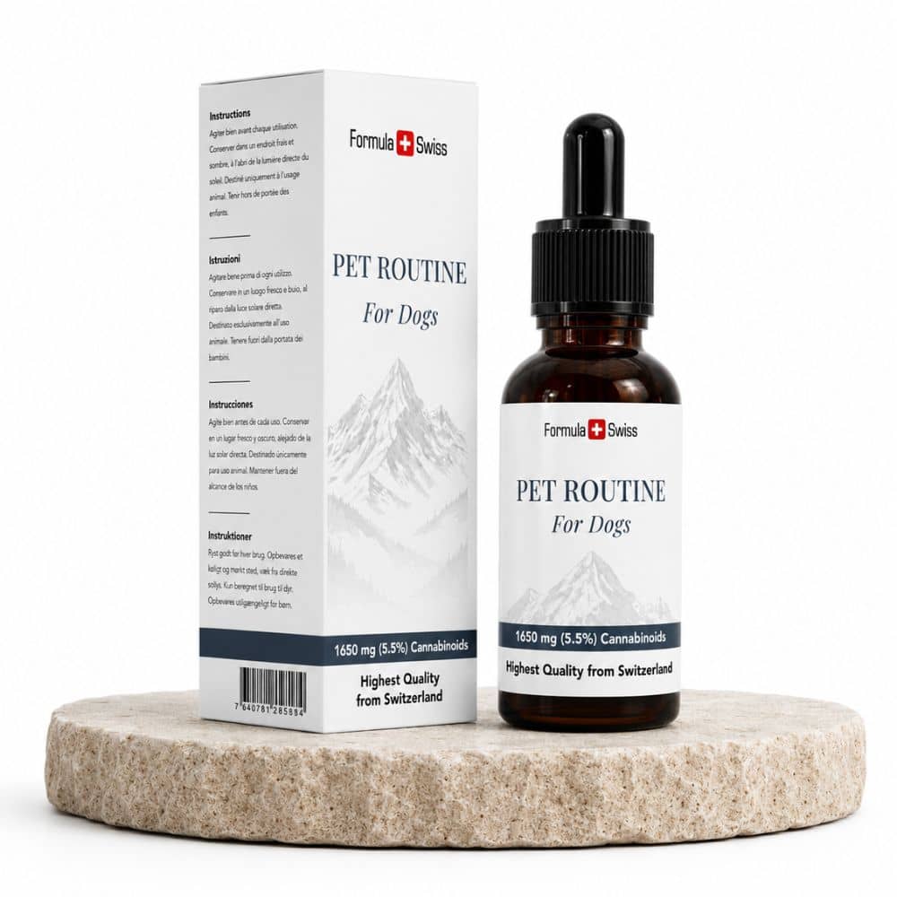 Flasche und Verpackung von Pet Routine für Hunde von Formula Swiss auf weißem Hintergrund